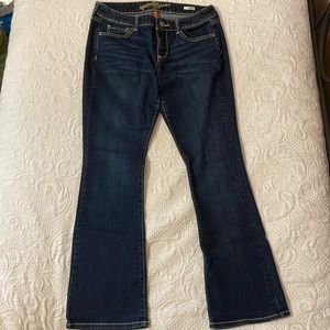 Arizona Jean Co. Bootcut style jeans. Size 9, short.
